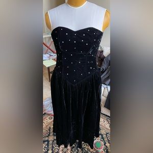 1980’s strapless velvet dress with pockets